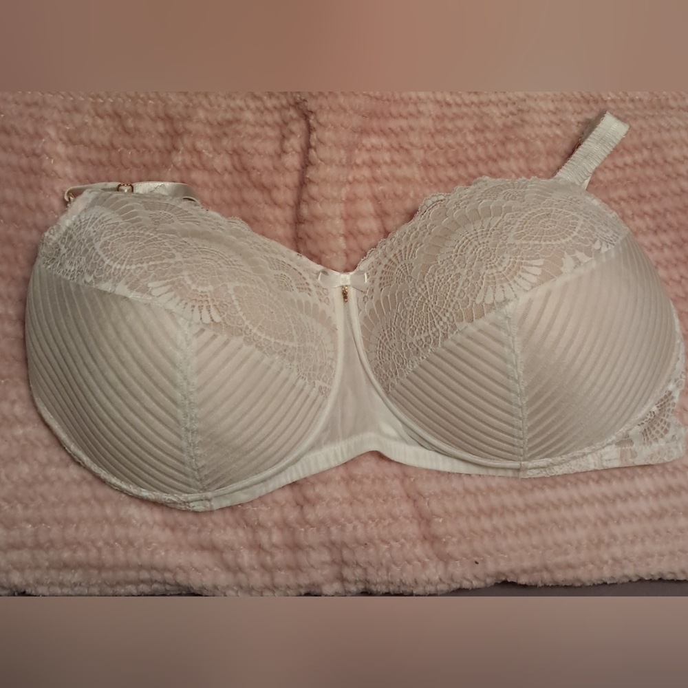 Amoena Elegant Lace Mastectomy Bra - Cream